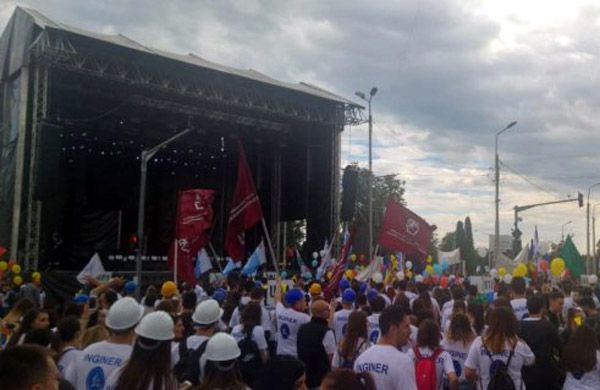 Mii de studenți la Marșul Absolvenților