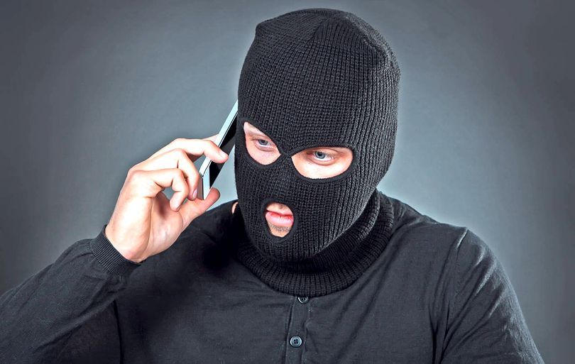 Escrocii nu renunţă la metoda "Accidentul". Prin ce a trecut un octogenar din Iaşi