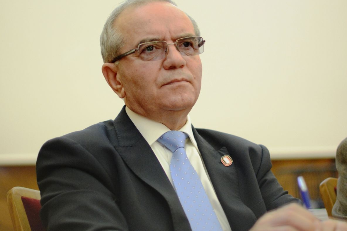 Deputat ieşean: "Cum asigură „Programul vitamina D“ siguranța naţională a țării?"