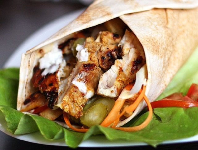 Aproape 100 de persoane au făcut toxiinfecție alimentară după ce au mâncat la un restaurant ieșean