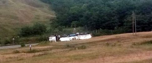 Pericol de explozie. O cisternă cu dioxid de carbon s-a răsturnat la Horlești