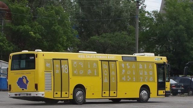 Autobuze din Iași, vopsite în culorile drapelului național
