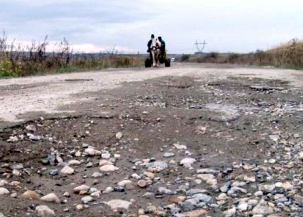 Protest cu mașinile pe drumul Breazu-Horlești