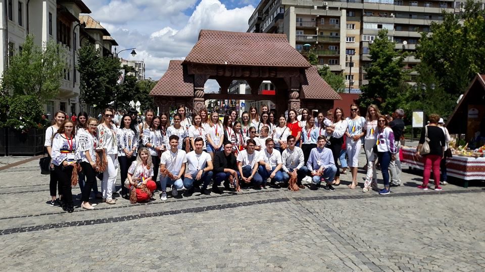 Mii de ieşeni participă la sărbătoarea iei