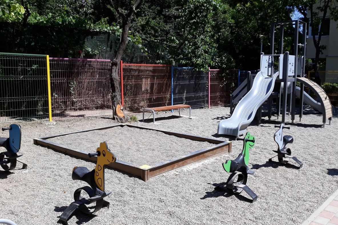 Lucrări de amenajare a parcurilor de joacă