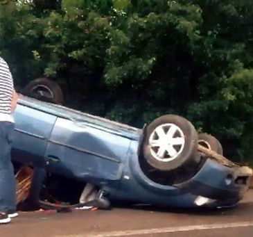 S-a răsturnat cu mașina aproape de Târgu Frumos