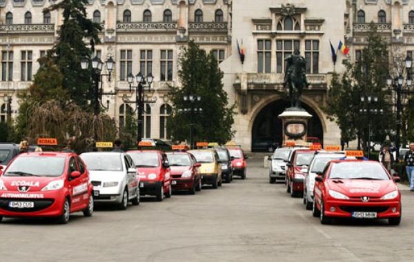 Fără maşini-şcoală şi de tonaj greu, la ore de vârf, pe străzile principale