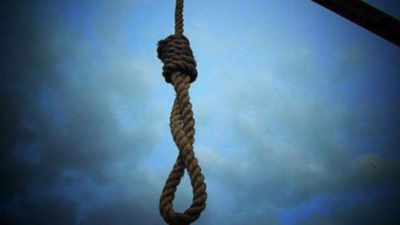 Bărbat găsit spânzurat