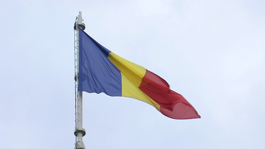 Un drapel al României, înalt de 41 de metri, arborat sâmbătă în Iaşi