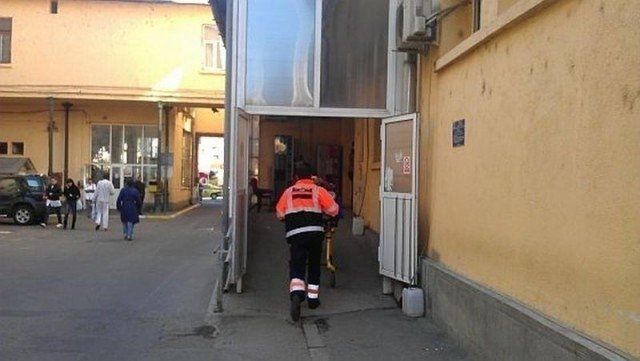 Riscă să rămână fără ochi din cauza unei crengi