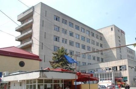 UPDATE: A ajuns la spital după ce a fost lovit cu pietre niște tineri