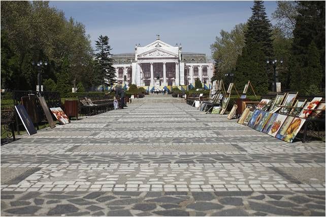 Licitație pentru reamenajarea esplanadei de la Teatrul Național