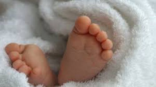 A născut prematur un făt care nu a supravieţuit. Femeia acuză medicii