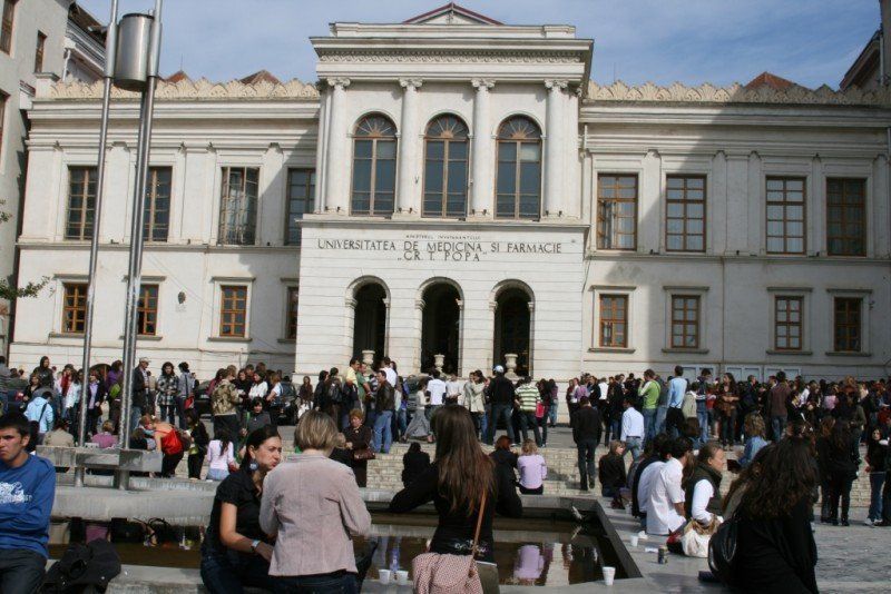 Bătaie pe locurile de la UMF Iași