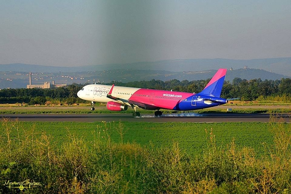 Wizz Air își extinde baza de la Iași