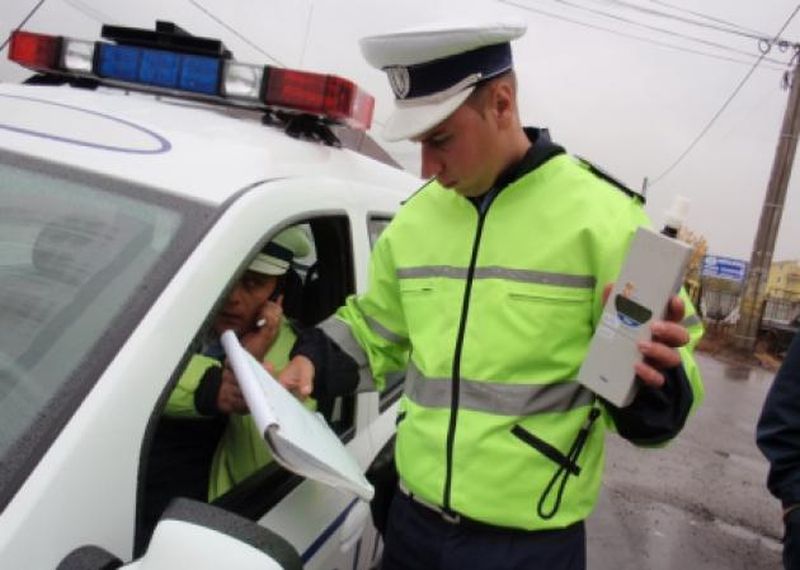 Prinși băuți la volan. Un șofer a comis și un ACCIDENT!