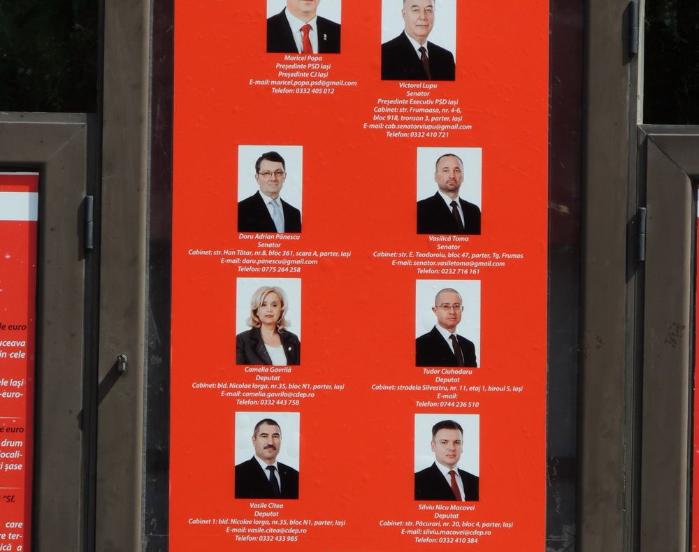 Afișul ars din fața PSD Iași a fost schimbat