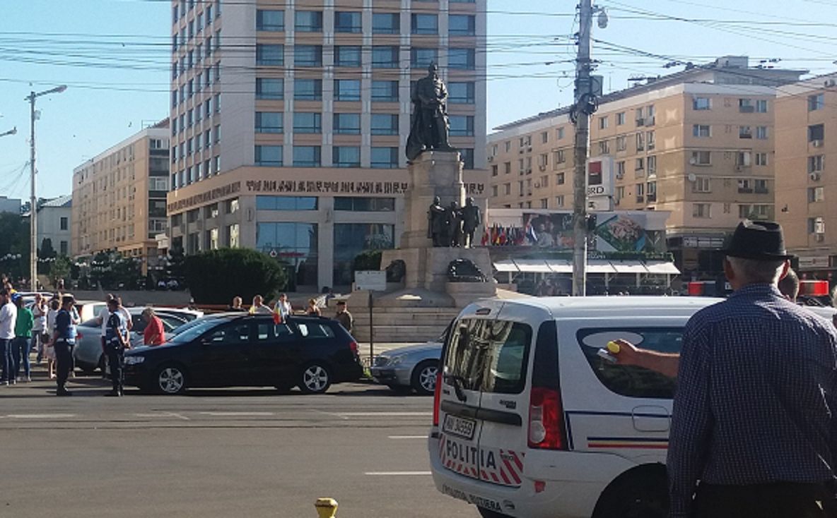 "Mitingul diasporei": Aproximativ 20 de ieşeni s-au adunat în Piaţa Unirii, pentru a pleca spre Bucureşti