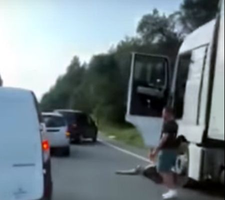 Un șofer de TIR a sunat la 112 înainte să moară pe o stradă din Iași