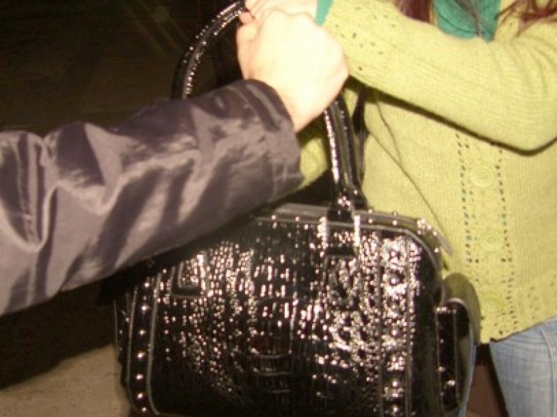 FENOMEN: Femei, tâlhărite pe străzile din oraş