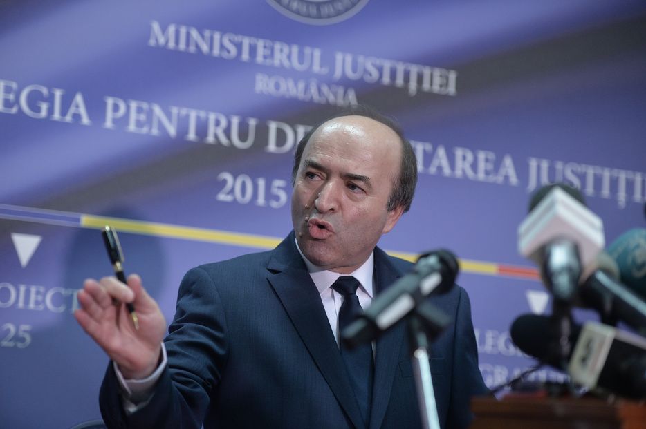 Senator ieşean: "Guvernul PSDragnea a recidivat! Marţea neagră a Justiţiei!"