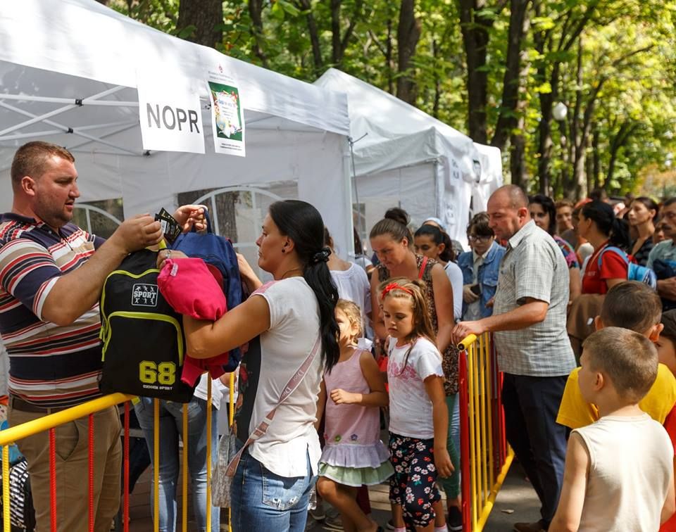 Acţiune caritabilă pentru elevii defavorizaţi din Iaşi
