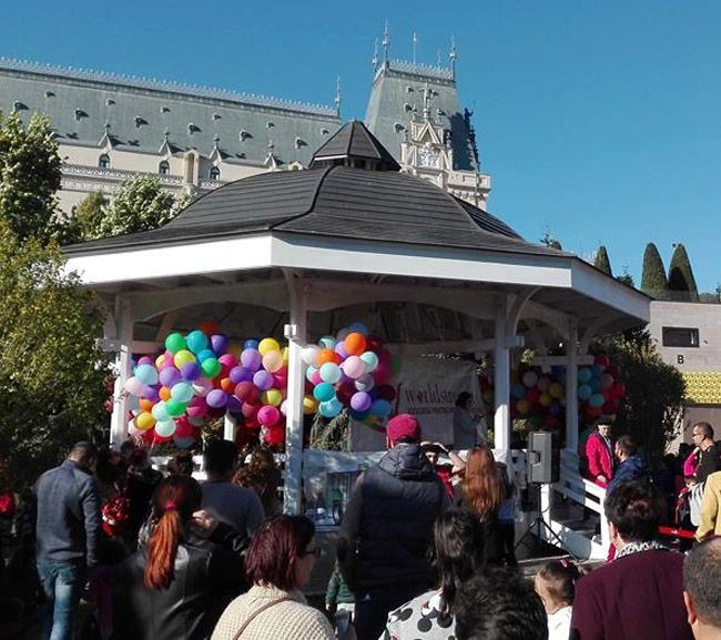 Mii de ieșeni la evenimentul „Viața are culoare!”