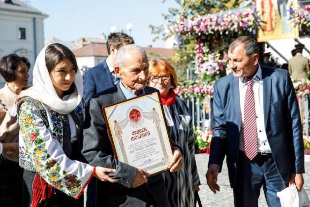 Cinci „centenari”, pe scenă la Liturghie