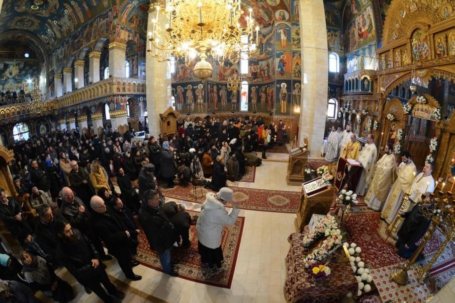 Mii de pelerini au ajuns deja la Iaşi