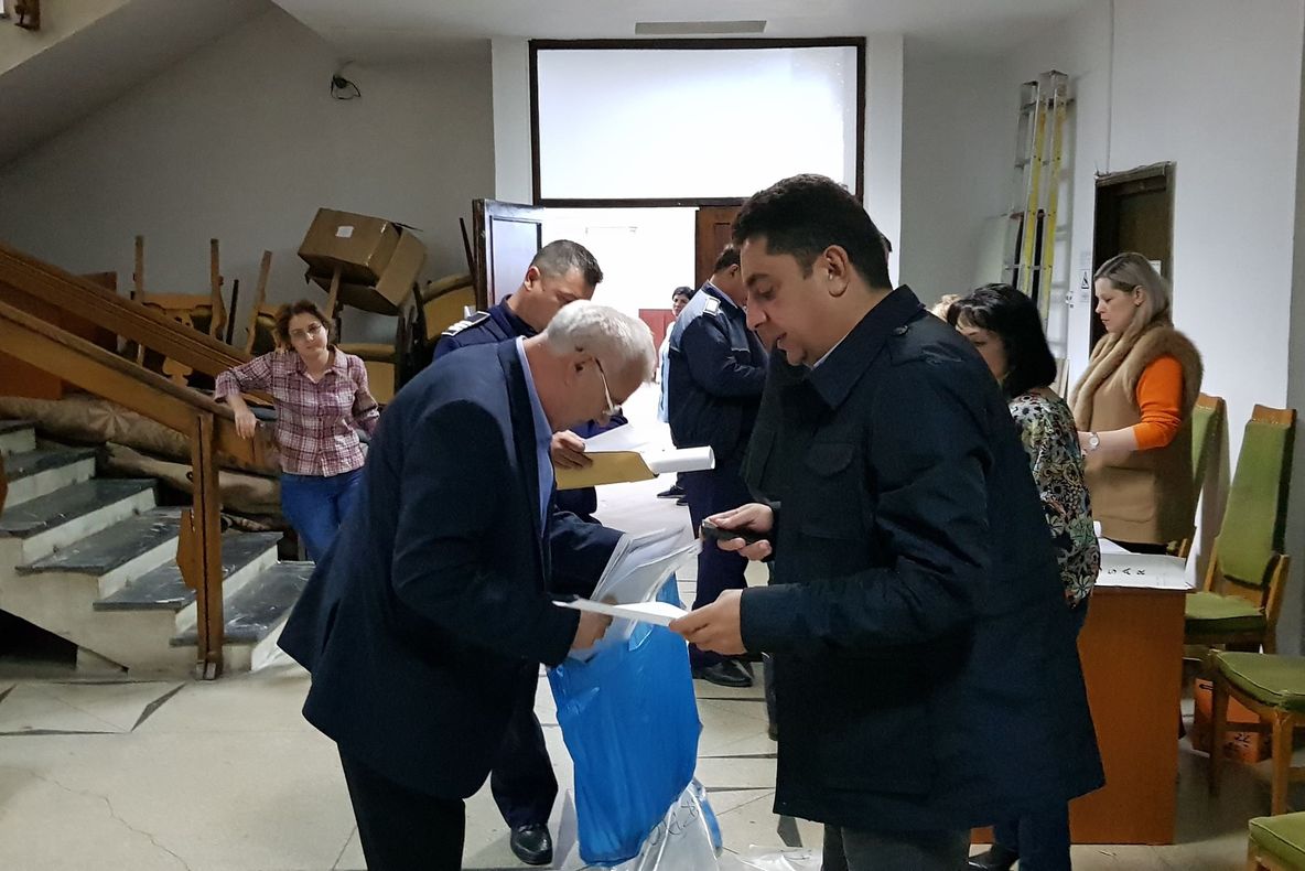 Aproape 900.000 de buletine de vot, distribuite în judeţul Iaşi pentru Referendum