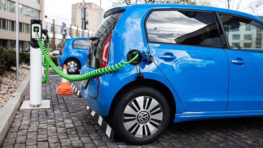 Primăria Iași vrea să cheltuie 8 milioane de euro pentru încărcarea mașinilor electrice