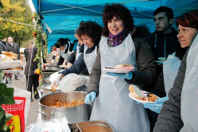 Mii de sarmale pentru pelerini