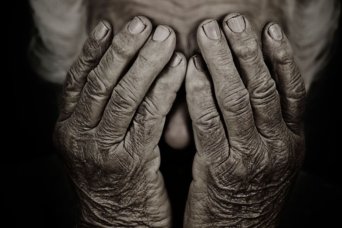 Bătrână de 81 de ani, în stare gravă la spital după ce a fost VIOLATĂ!