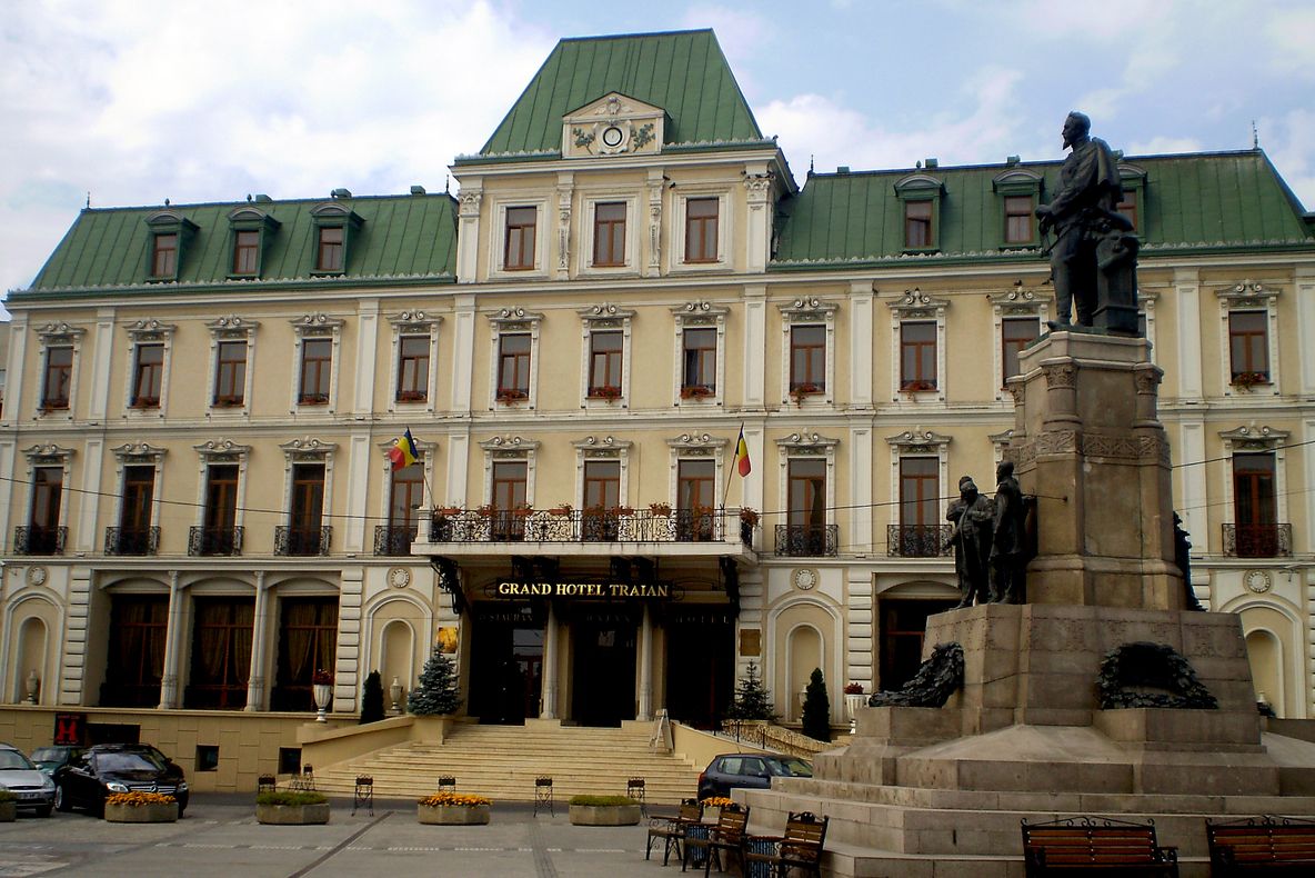 Hotelul Traian, scos la vânzare pentru a treia oară