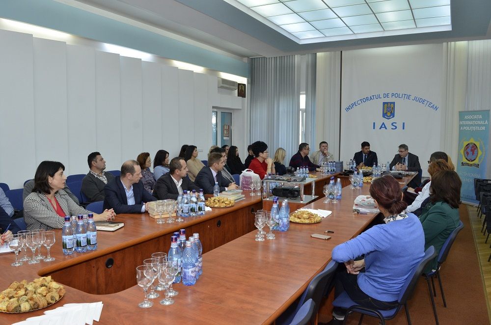 Cărţi donate de oamenii legii din Iaşi