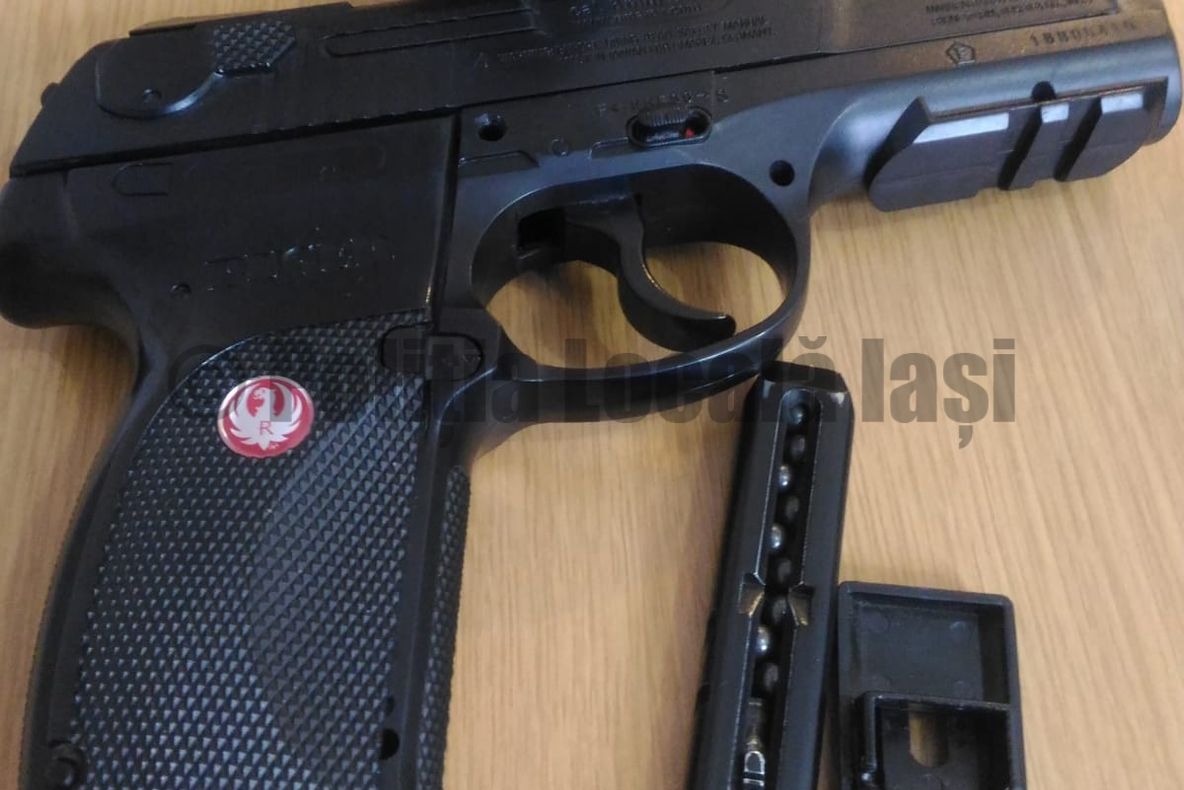 A tras cu pistolul în centrul oraşului