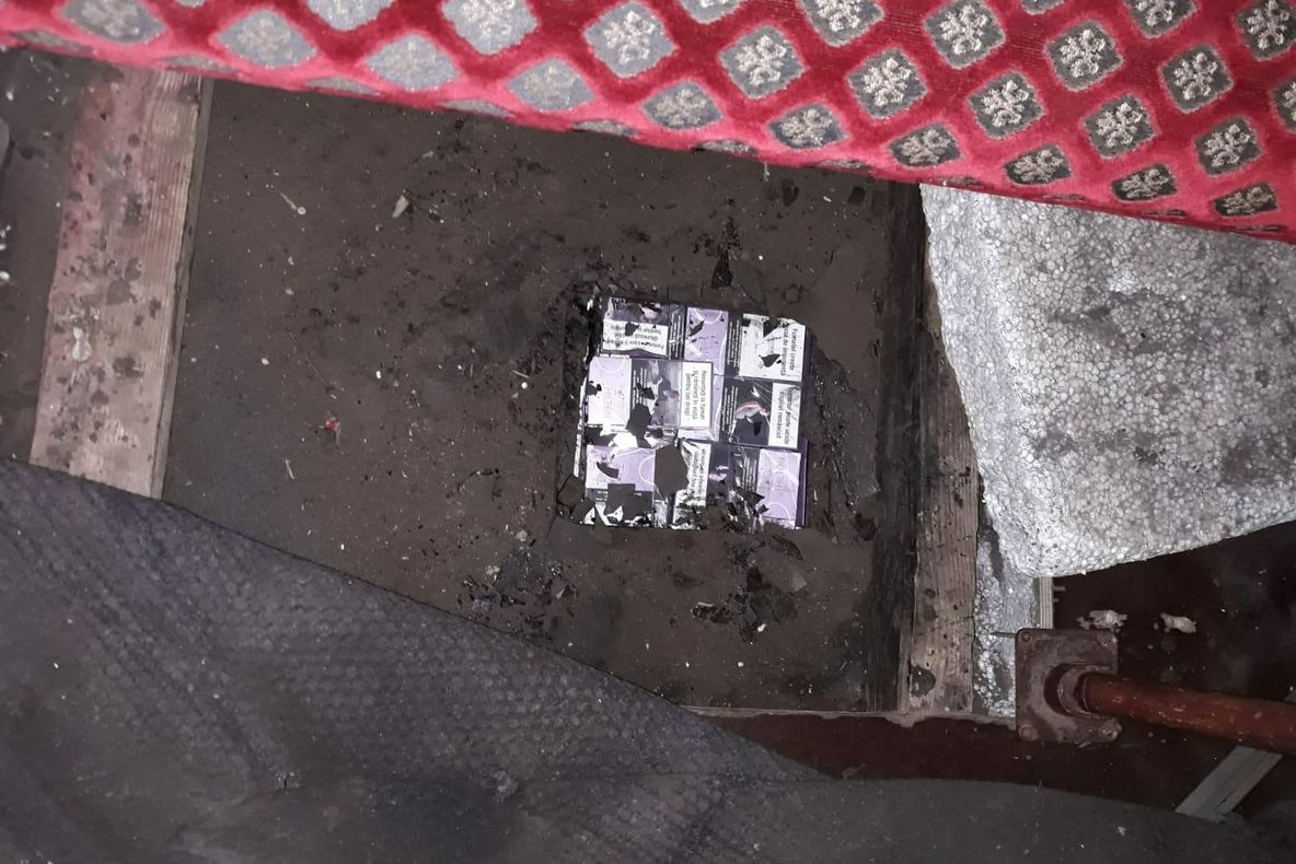 FOTO: Marfă de contrabandă, în pardoseala trenului Chișinău – București