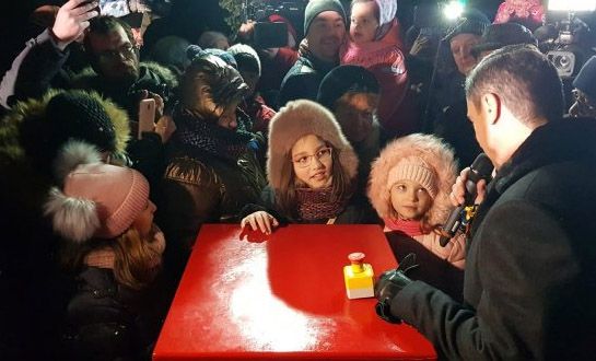 A fost aprins iluminatul de sărbători
