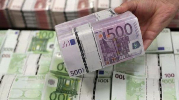 Angajat al unei bănci ieşene, acuzat că a luat un milion de lei din banii instituţiei