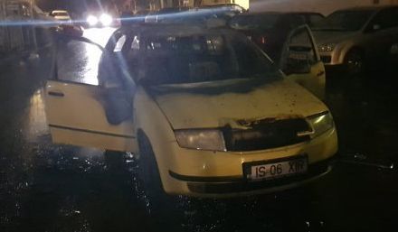 O mașină a luat foc în cartierul Alexandru cel Bun