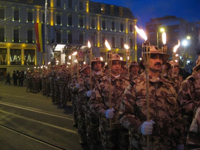 Retragere cu torțe și aprinderea iluminatului festiv, la Iași