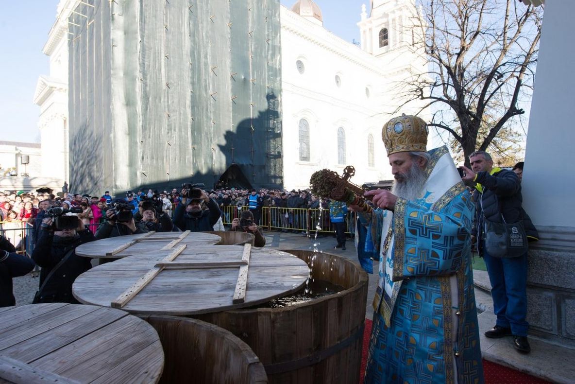 Fără acces la butoaiele cu agheasmă