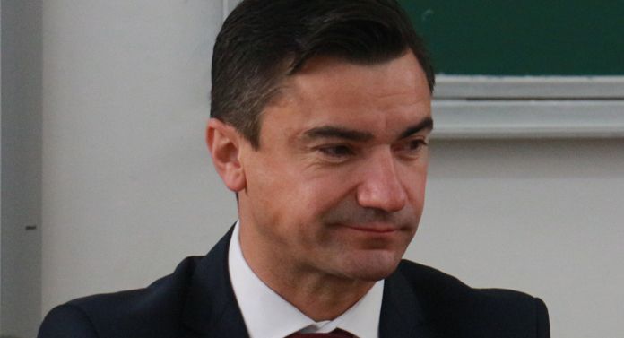 Chirica îl atacă pe Popa: „un politruc penibil“