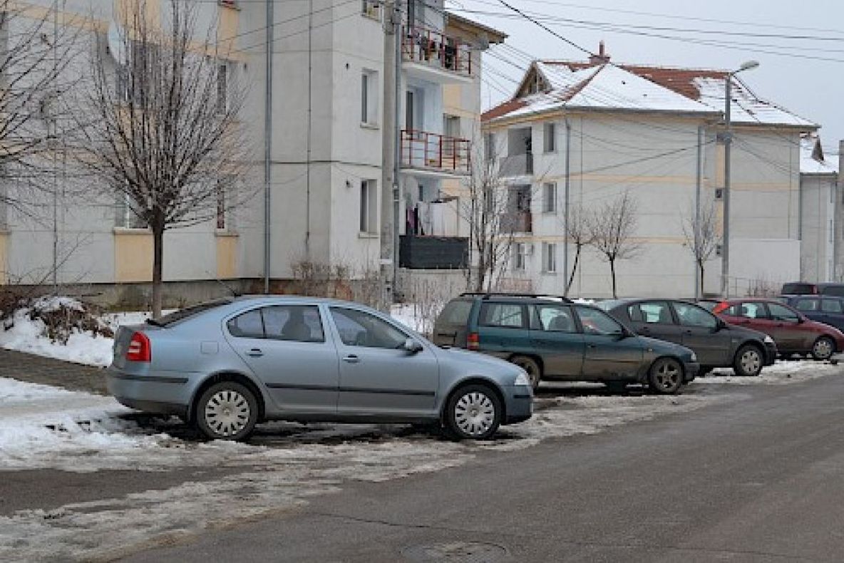 Locuri de parcare, de închiriat în mai multe cartiere ieșene