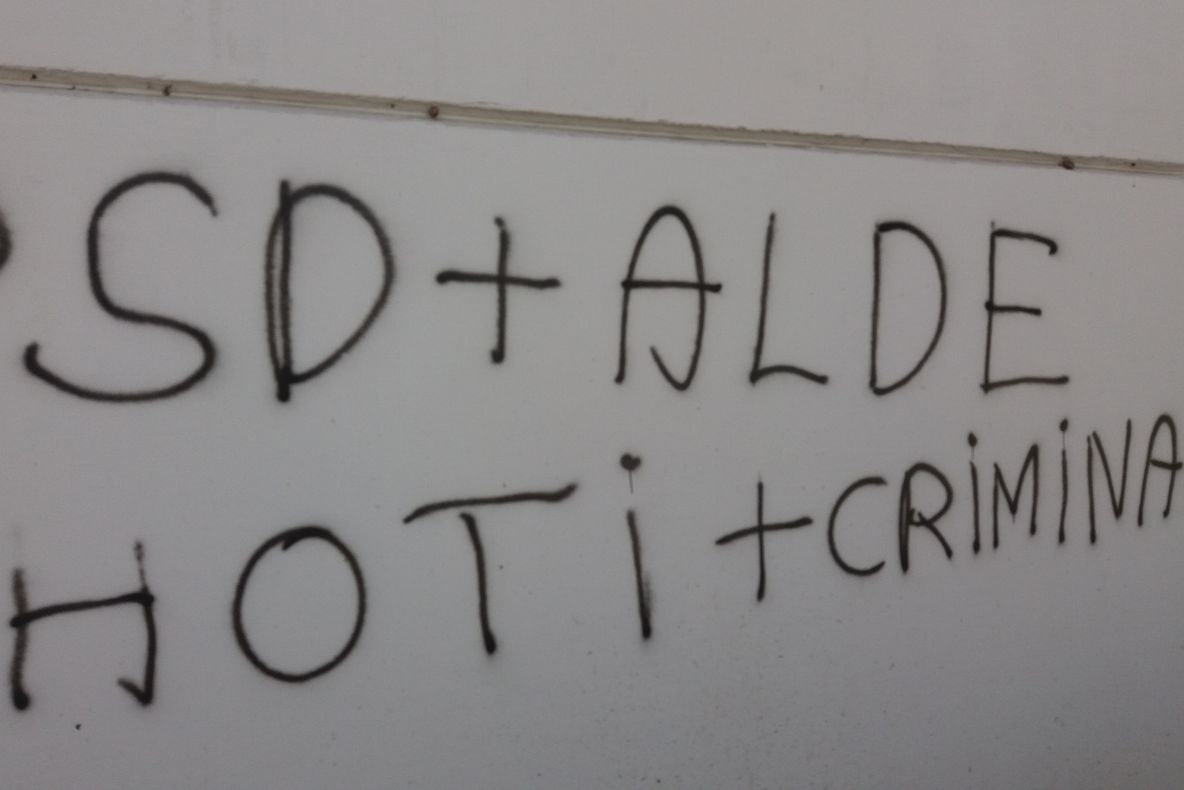 GALERIE FOTO: Mesajele rămase în urma protestelor din 2018 împotriva Guvernului, la Iaşi