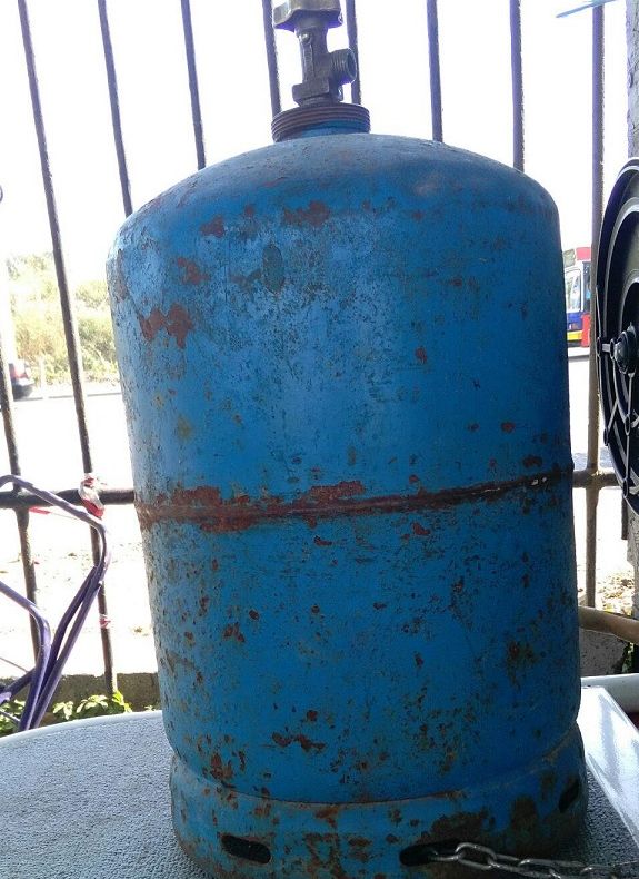 O butelie l-a adus în atenţia Poliţiei