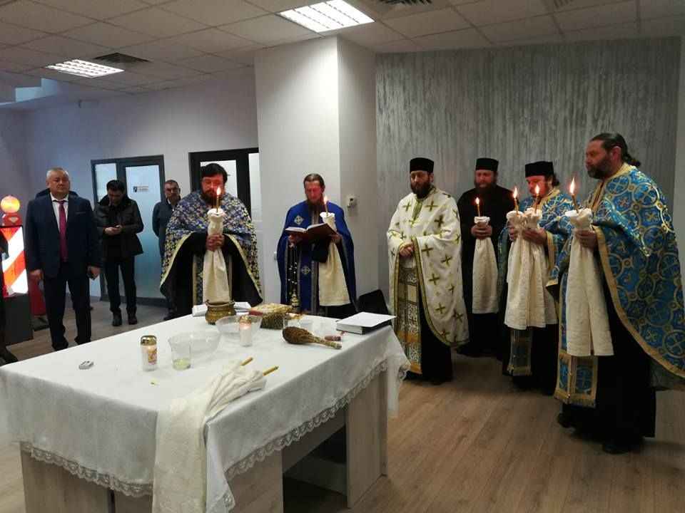 GALERIE FOTO: Sfinţire cu sobor de preoţi, la Direcţia de Drumuri şi Poduri Iaşi