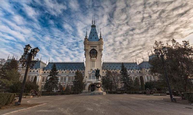 Mai mulți bani pentru reamenajarea esplanadei din faţa Palatului Culturii