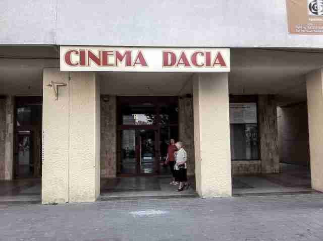 Fostul cinematograf Dacia, transformat într-o sală multifuncţională