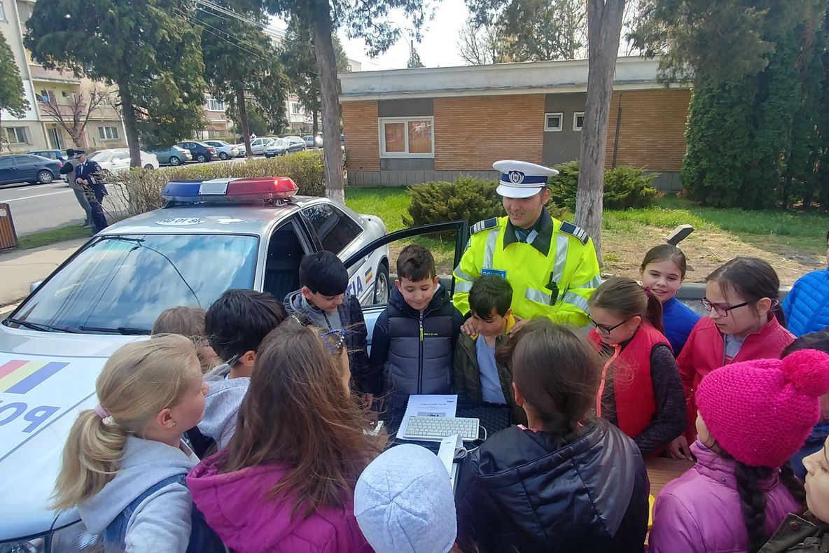 GALERIE FOTO: IMPACT devastator, la Lețcani! Trei mașini implicate - două victime!